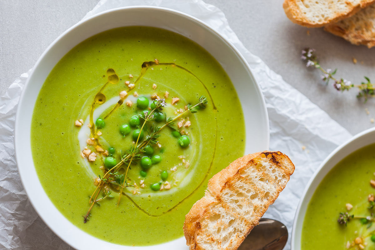 5-ingredient Vegan Pea Soup - Vibrant plate